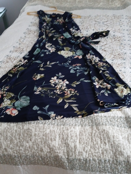 Anne Klein Dresses & Skirts - Anne Klein Navy Floral Dress with tie at waist